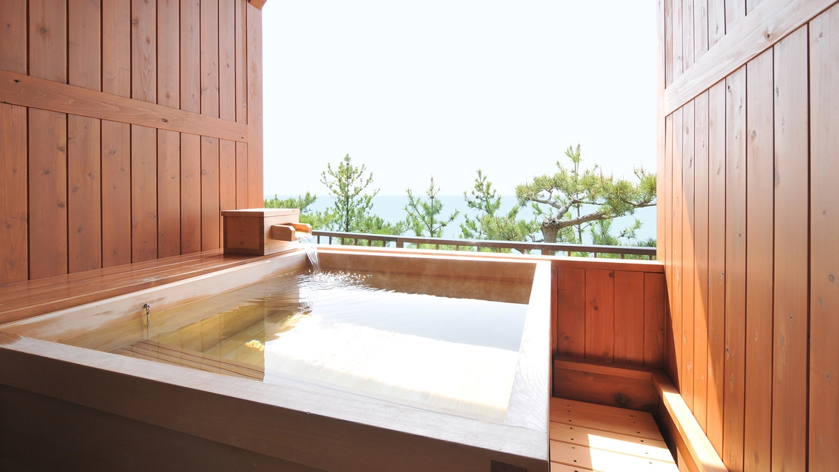 心落ち着く檜造りの露天風呂＆テラス付和洋室 42平米