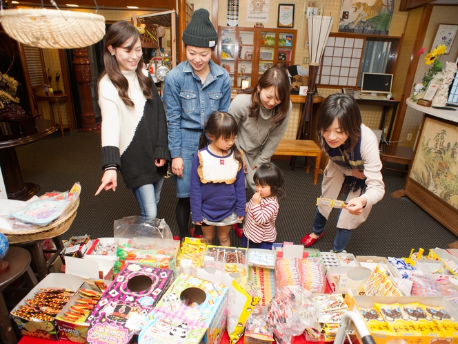 お子様に大人気駄菓子屋