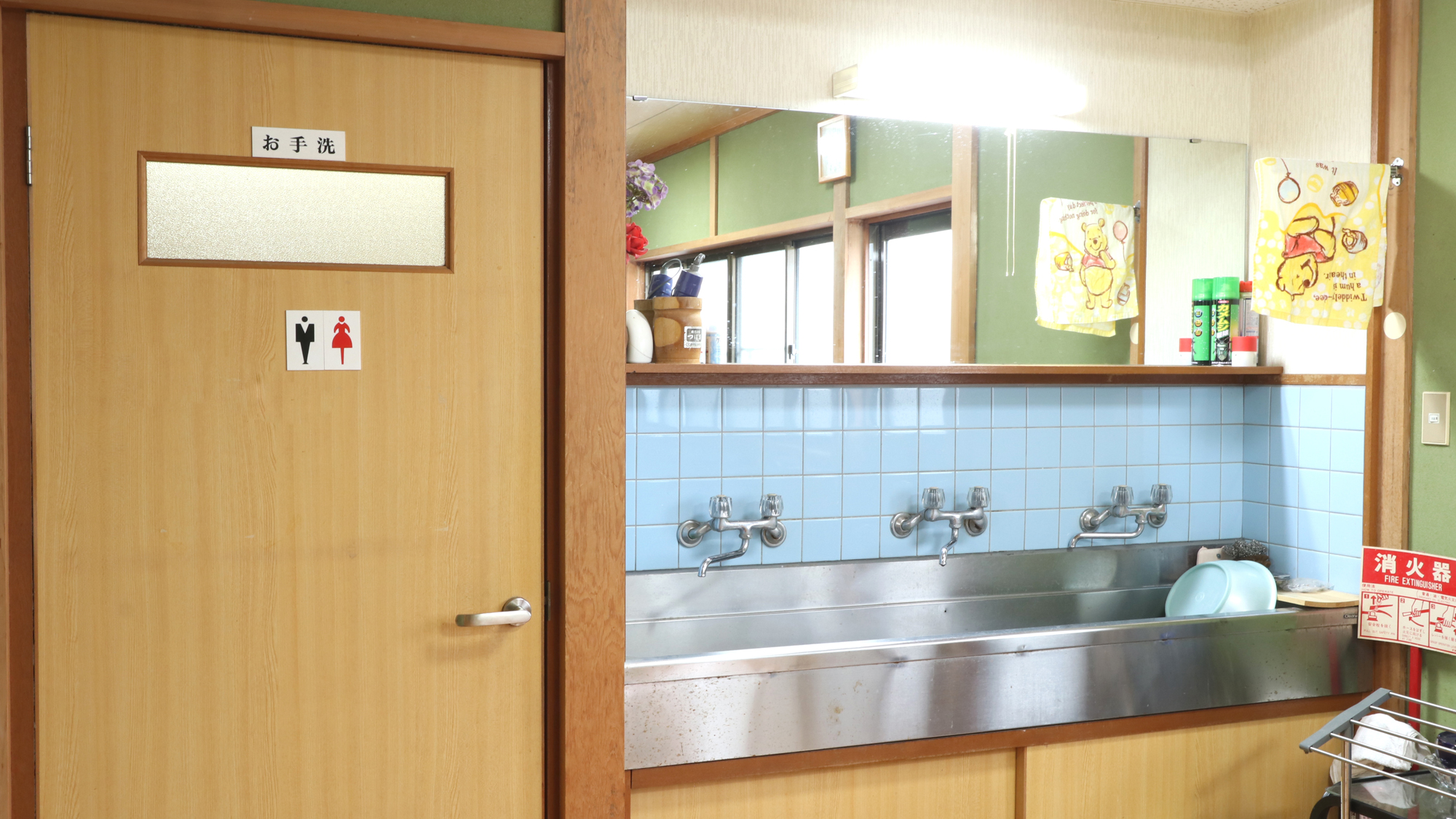 2F廊下にある共同洗面所+トイレです