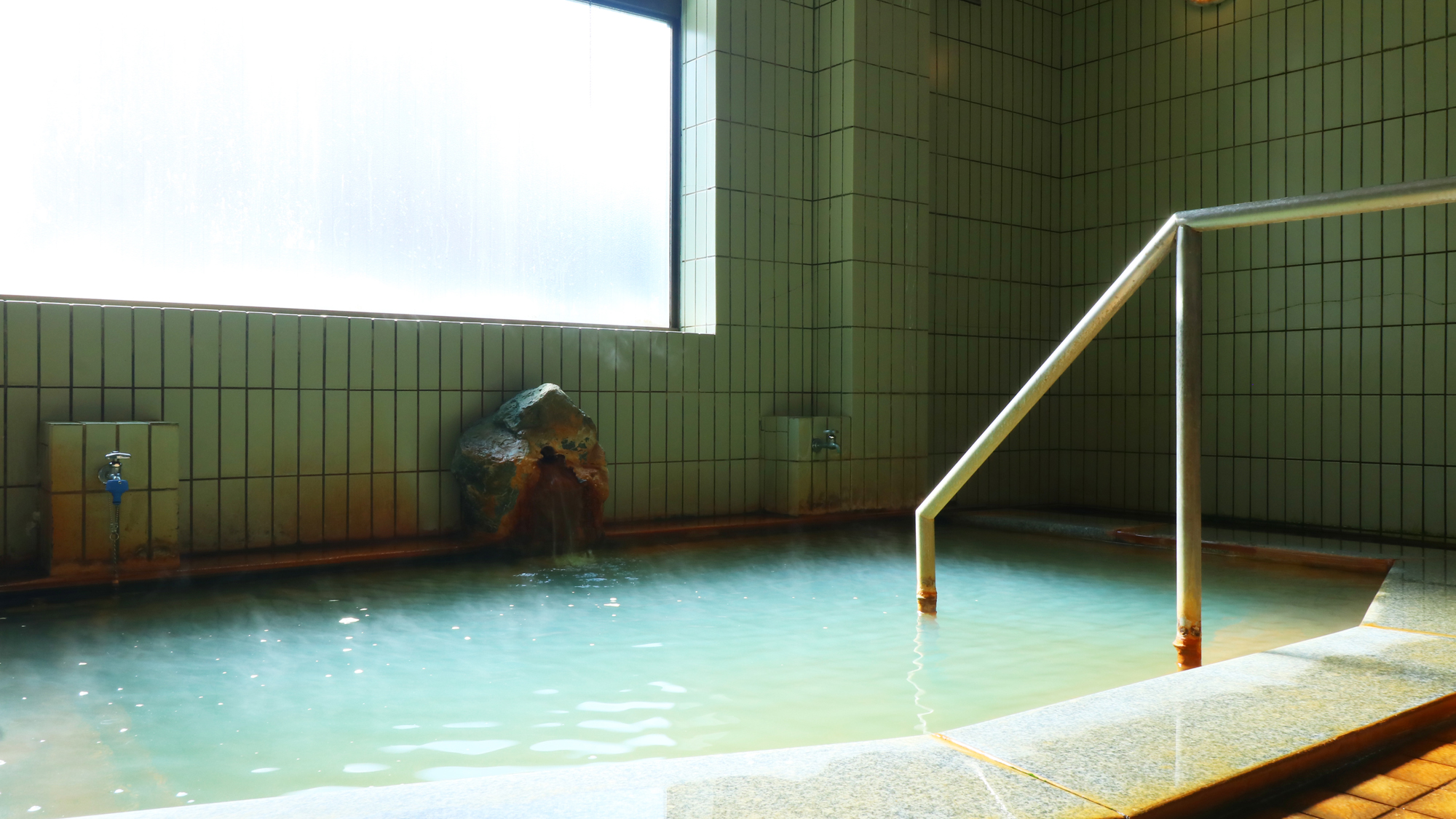 大浴場＿24時間入浴が可能です！湯治場として有名な温泉で心も身体もリフレッシュ！