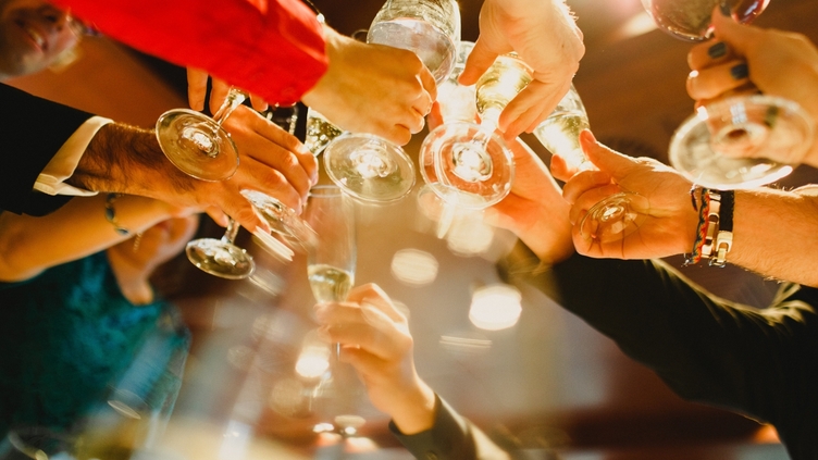 【冬のあったか酒旅】選べる特典♪山形の利き酒セットOR2次会ワインで宴会気分！家族・仲間・カップルに