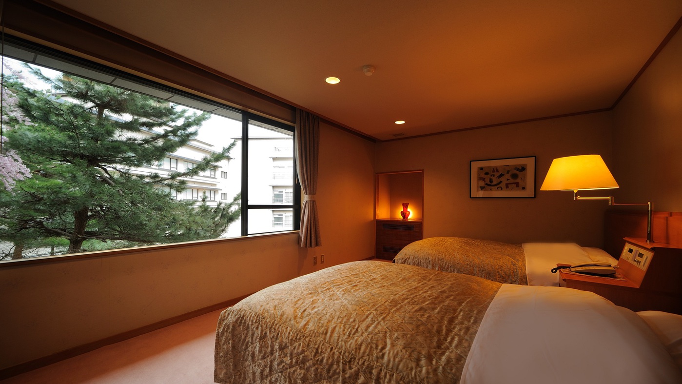 仙渓園「竹」のベッドルーム　朝の中庭の日本庭園を眺めながらお寛ぎ下さいませ