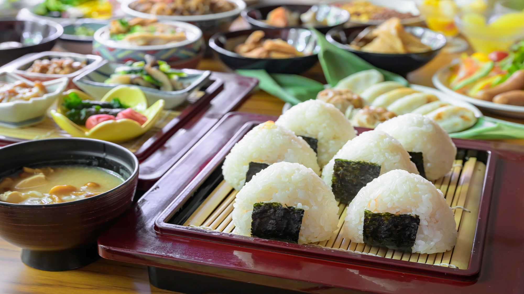 【１泊朝食】米沢牛の牛鍋丼におむすび♪山形朝ごはん★季節のフルーツクラフティ♪朝食ご当地バイキング