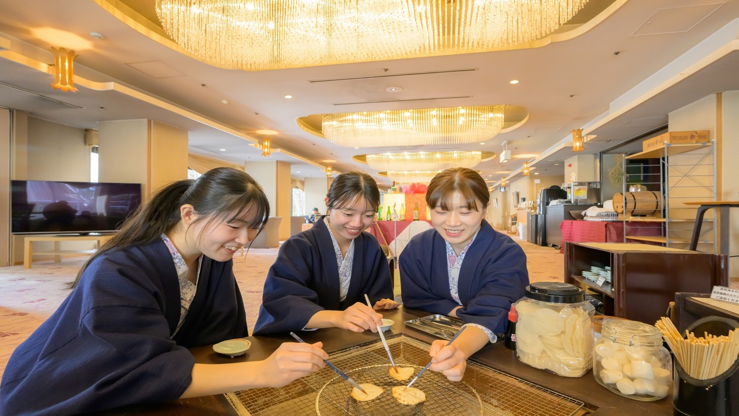 【６０歳以上限定〇初夏の特別感謝デー】ご夫婦・親しいお友達♪お部屋GUP＆アルコール付バイキング