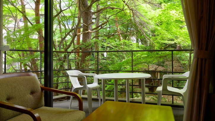 庭に面したテラスでお寛ぎのひとときを