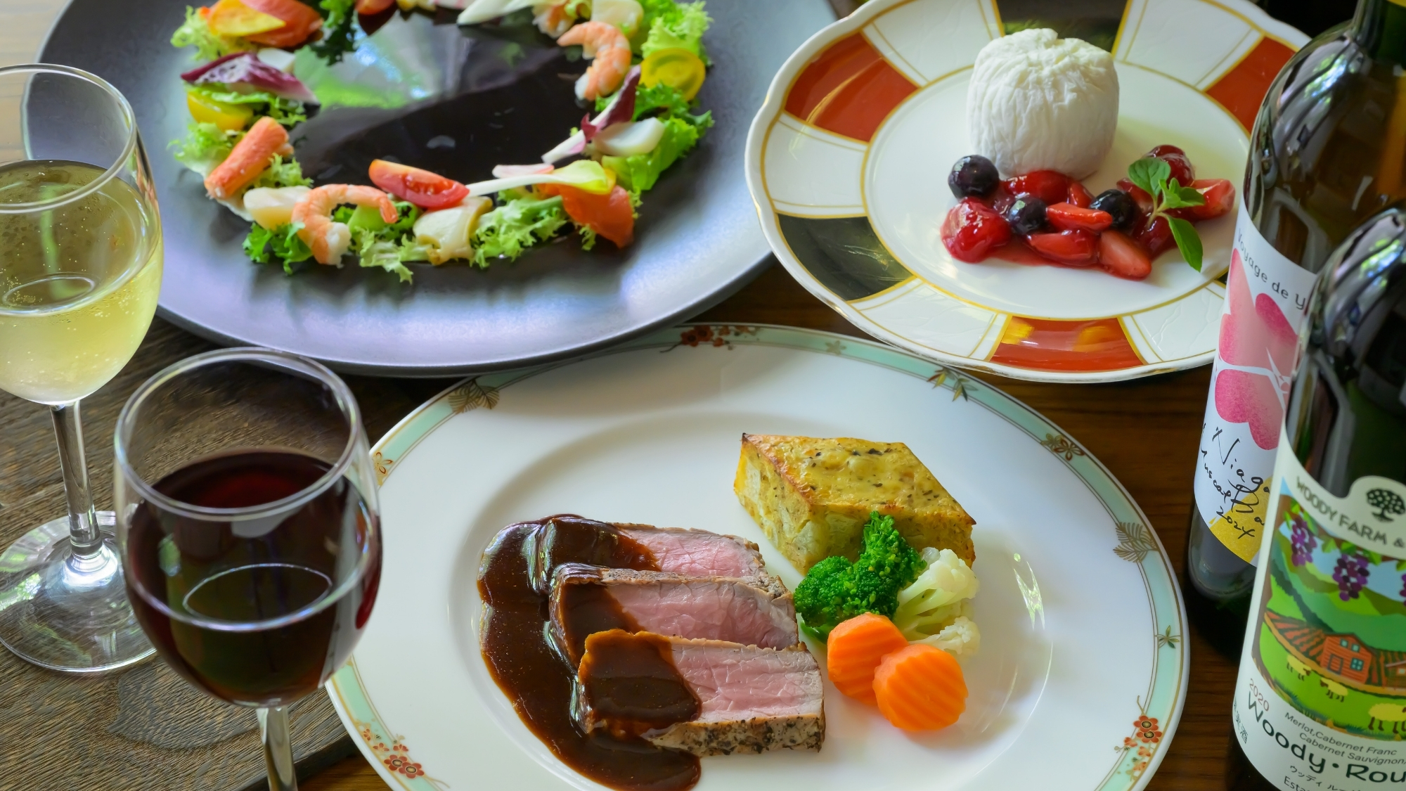 月岡ホテルのクリスマスディナー。食事を楽しみながらゆっくり語らうひとときを。