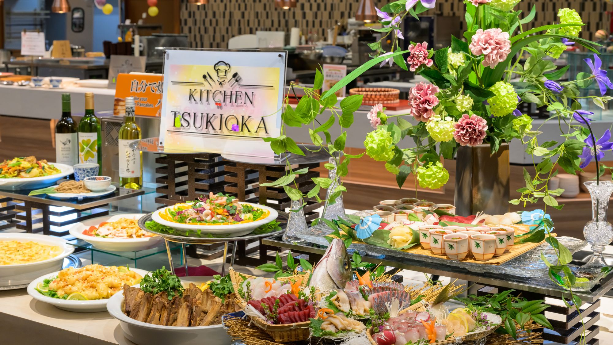 豊富な料理がずらりと並ぶバイキング。お好きなものを少しずつ、思いのままに楽しめます。