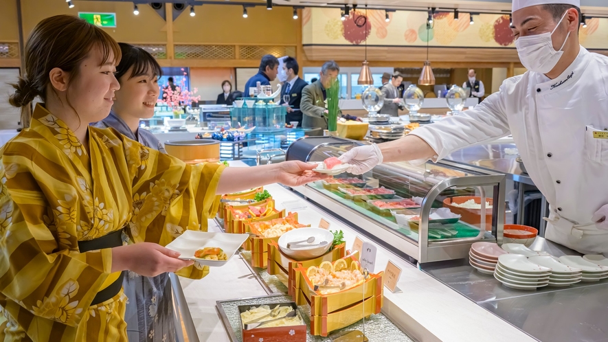 目の前で握ってくれるお寿司！ライブキッチンのだいご味です