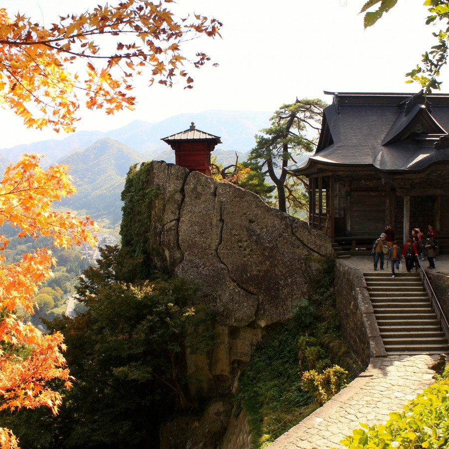 「山寺」は松尾芭蕉、長い石段、絶景などで有名なお寺。海外からも人気の観光スポット。