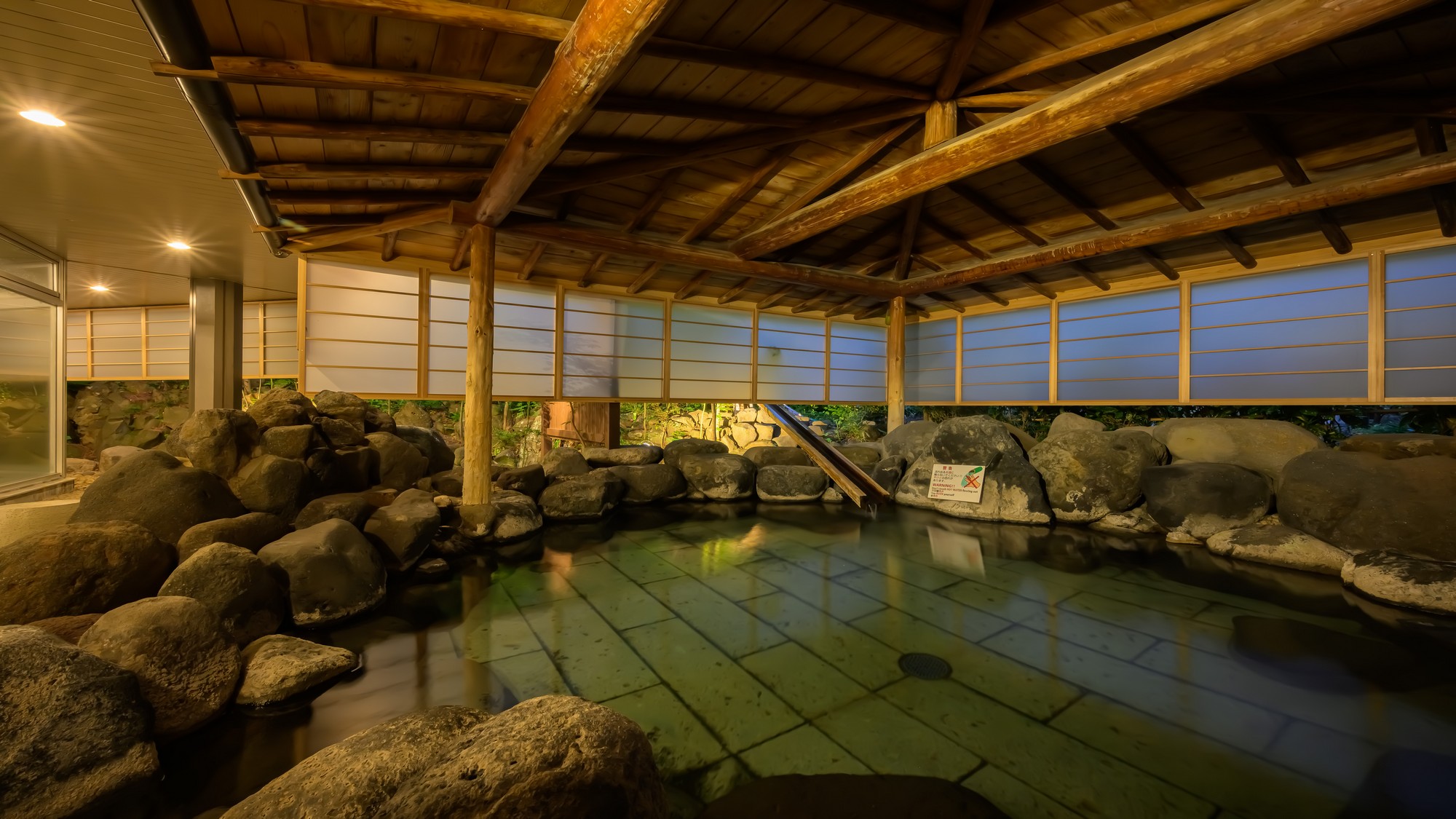 今も昔も変わらない、全身を包み込む優しいお湯。