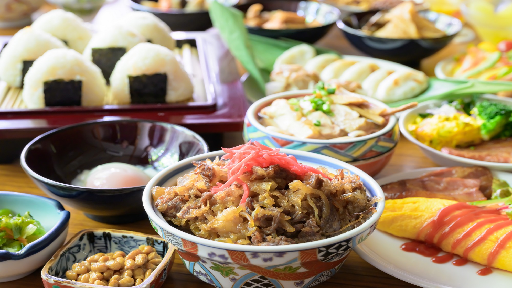 月岡ホテルの名物米沢牛牛鍋丼をはじめ、お子様も楽しめる豊富なメニューをご用意しております！