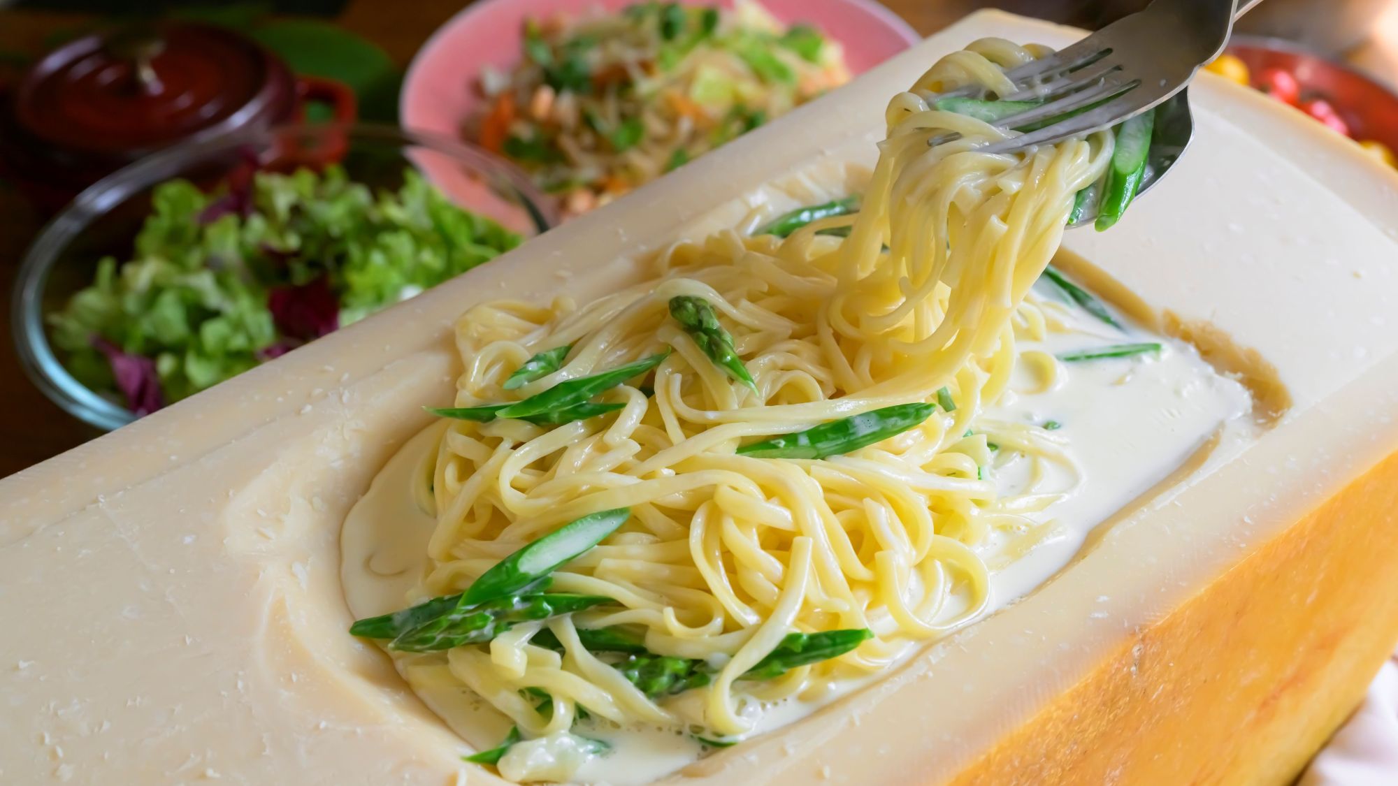 夏のパルミジャーノメニューはアスパラガスのクリームパスタやリゾットをご用意