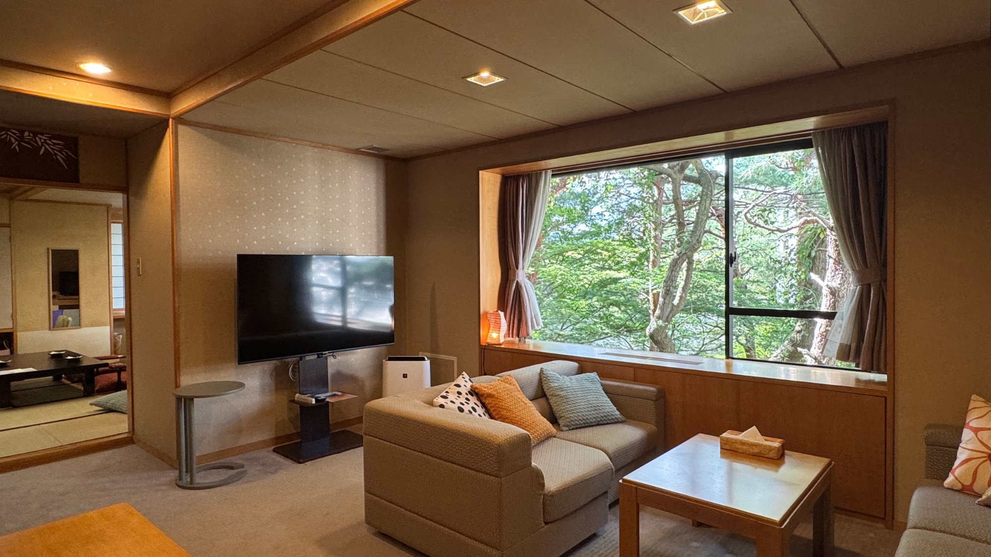 【仙渓園「竹」温泉バス付和洋室】和室からは庭園の四季折々の風景をゆったりとお過ごしいただけます。