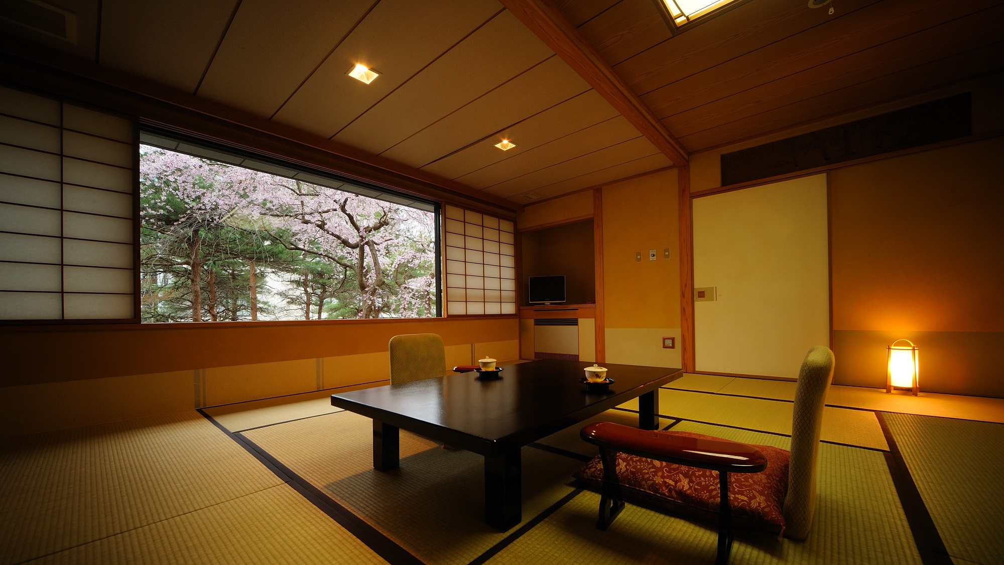 仙渓園「竹」の和室　日本庭園が最も近い和室で四季を映す庭園をお楽しみくださいませ