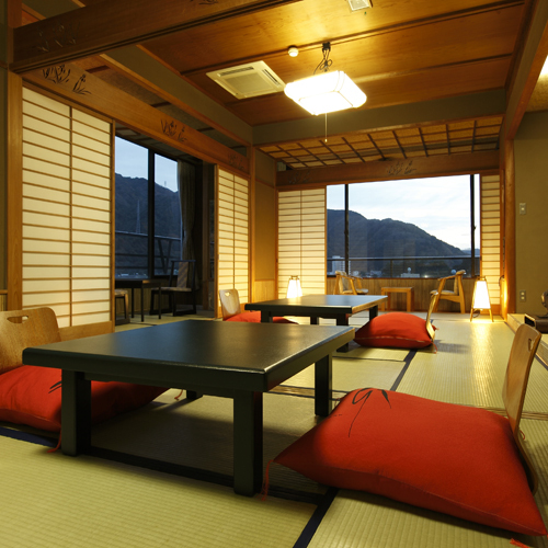 [Renovated since 2011] "Higashi no Maru" renovated Japanese-style room with 10 tatami mats and 6 tatami mats and an adjacent room (example)