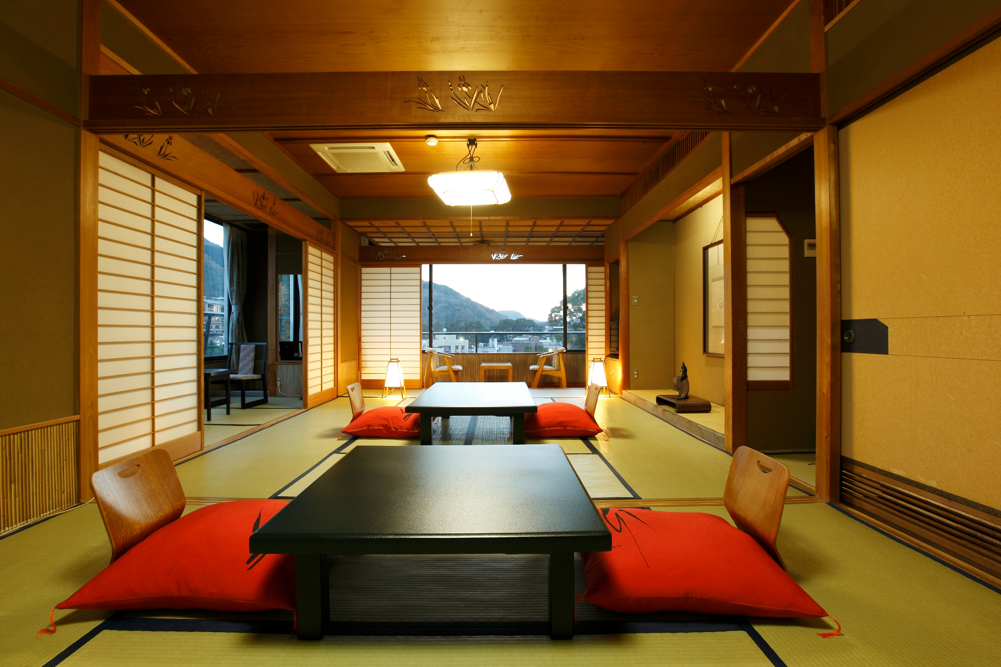 総畳数17畳以上◆伝統の趣～次の間付客室