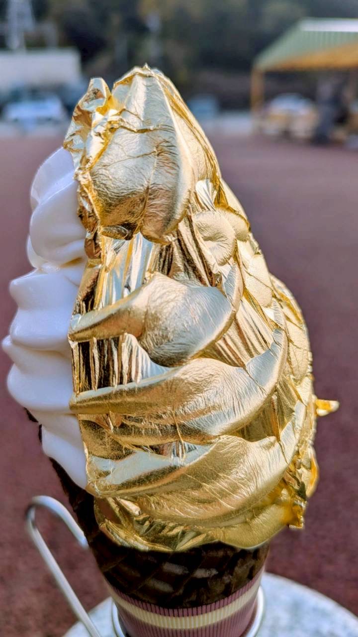 【土肥金山】お車で約3分で到着致します。