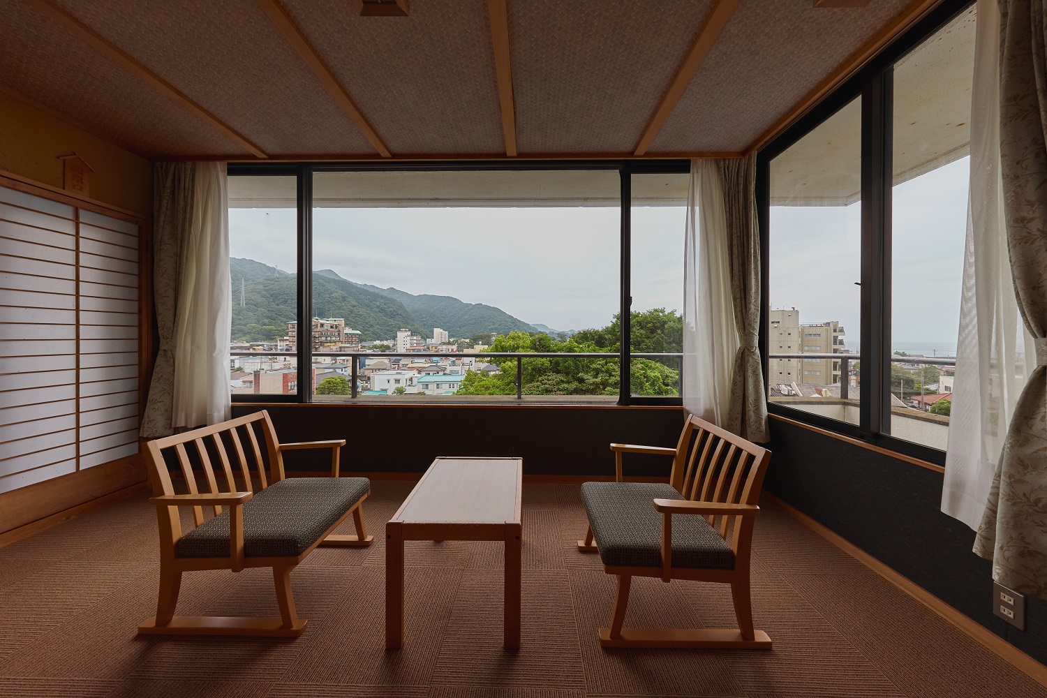 趣や広さも様々な次の間付客室（一例）