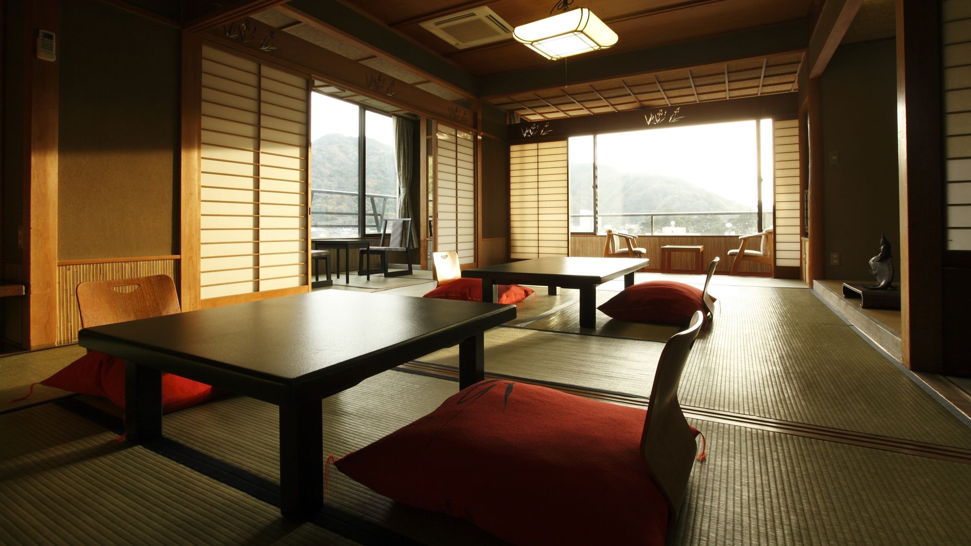 総畳数17畳以上◆伝統の趣〜次の間付客室