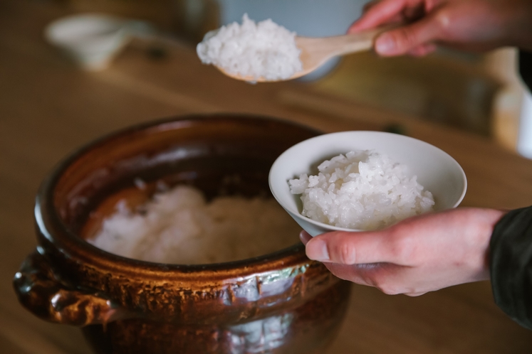 提携農家さんから頂く炊き立てご飯