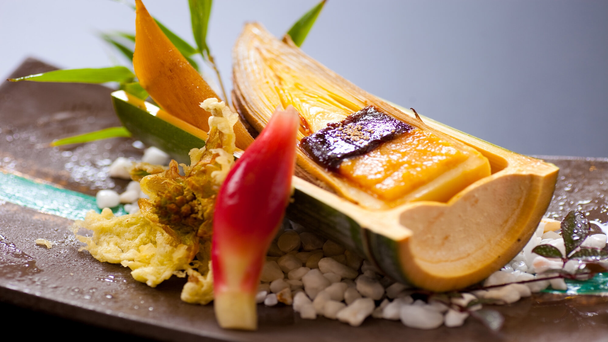 【早期割28・2食付】10％OFF！隣接スパ利用券／駐車場無料／全客室温泉湯＜オンラインカード決済＞