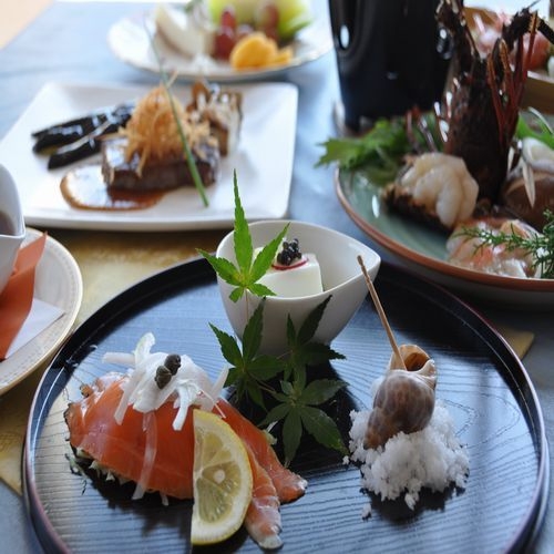 　■ちょっと贅沢■舟盛、飛騨牛、静岡県産伊勢エビ、金目鯛、カニ料理付和洋折衷コース料理