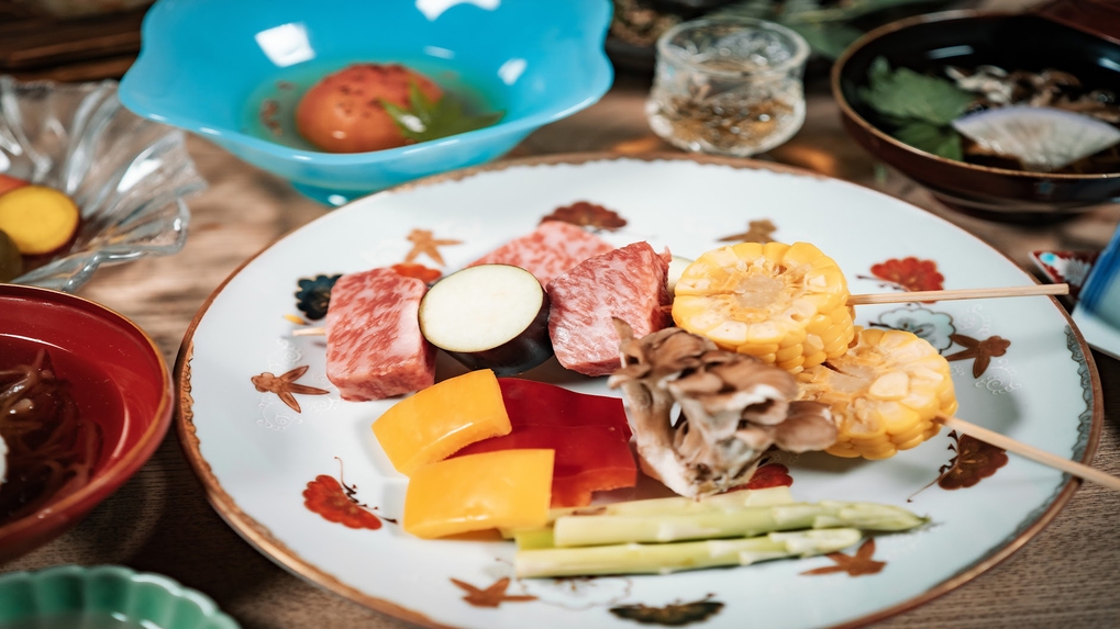 【夏のカラダトトノエ会席】薬草たれで愉しむ串焼仕立て＜飛騨牛A5サーロイン・飛騨トマト・ズッキーニ＞