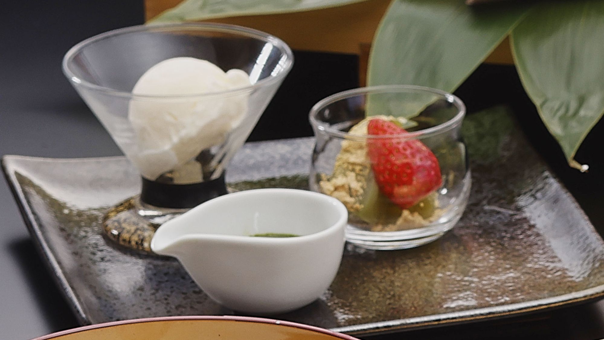 【ご夕食】熊野絢爛割烹-白龍-／甘味＜大内山バニラアイス　抹茶香るチョコレートソースを添えて＞