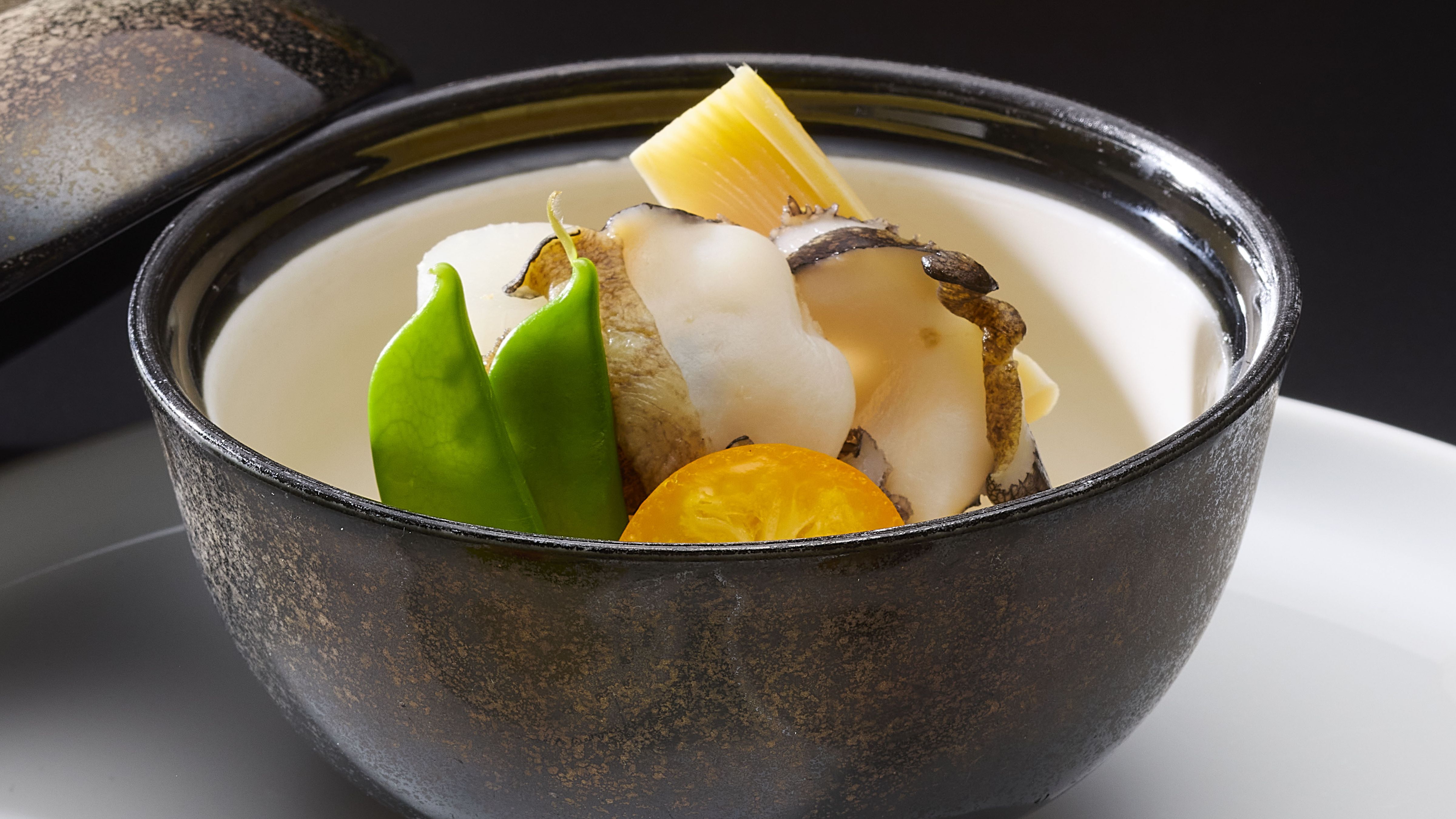 【ご夕食】熊野絢爛割烹-白龍-／先付＜鮑と筍の煮物＞