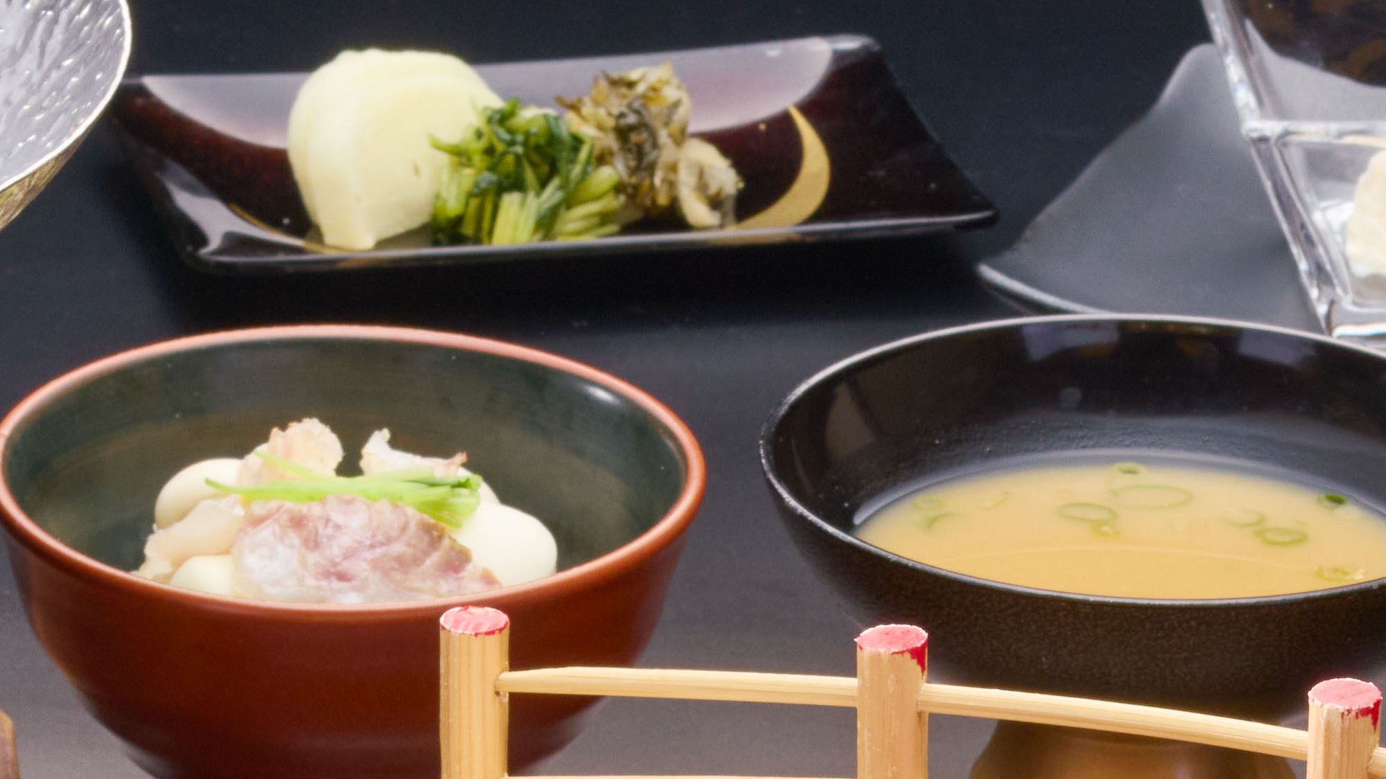 【ご夕食】熊野絢爛割烹-白龍-／食事＜紀州真鯛と冬百合根の炊込み御飯・香の物・留椀＞