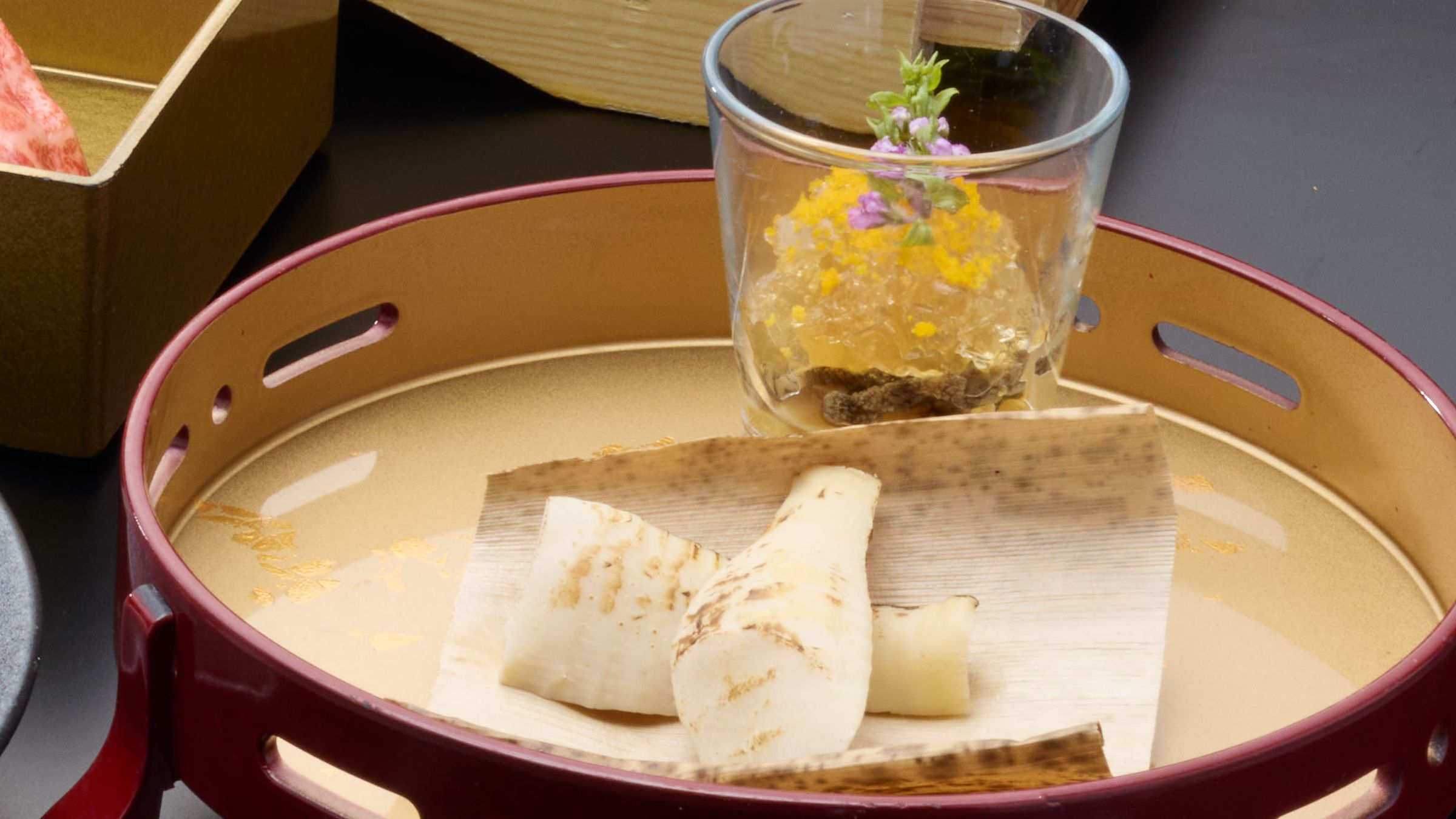 【ご夕食】熊野絢爛割烹-白龍-／留肴＜春鮑ジュレ掛け　春香る筍の木の芽焼＞