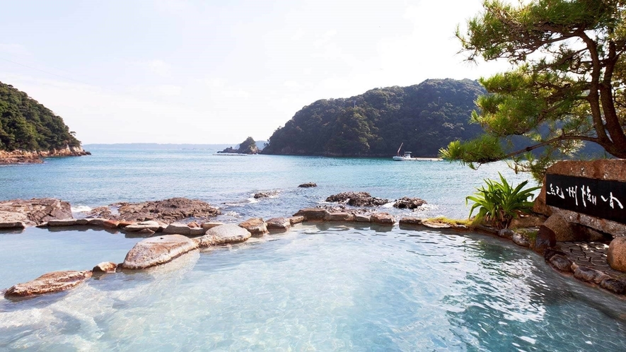 NIKKEIプラス1の何でもランキング「絶景風呂 空も海も⼀つに」で全国一位に選ばれた露天風呂です。