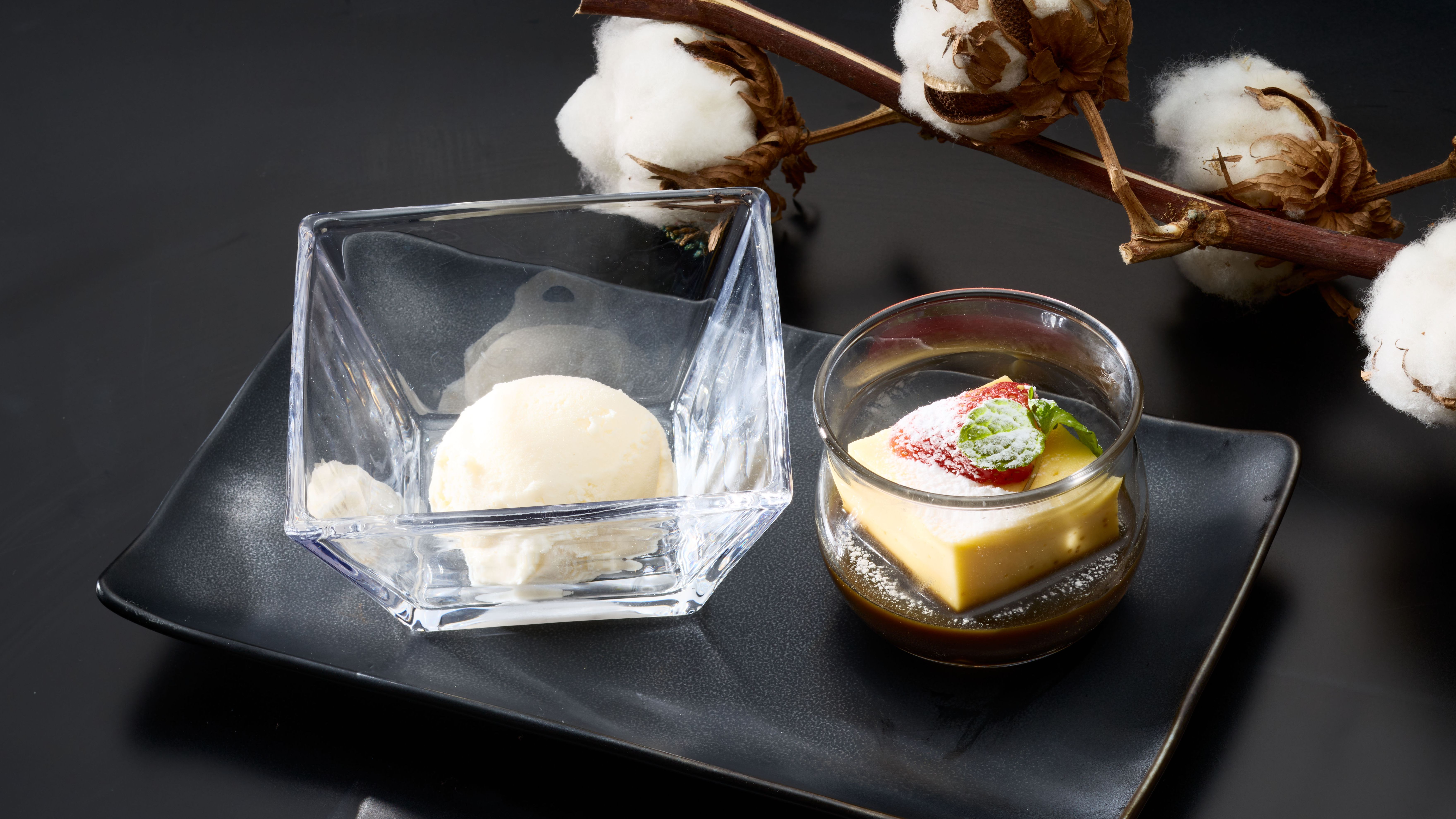 【ご夕食】熊野絢爛割烹-白龍-／甘味＜那智黒蜜と本宮奉納卵のプリンに大内山バニラアイスを添えて＞