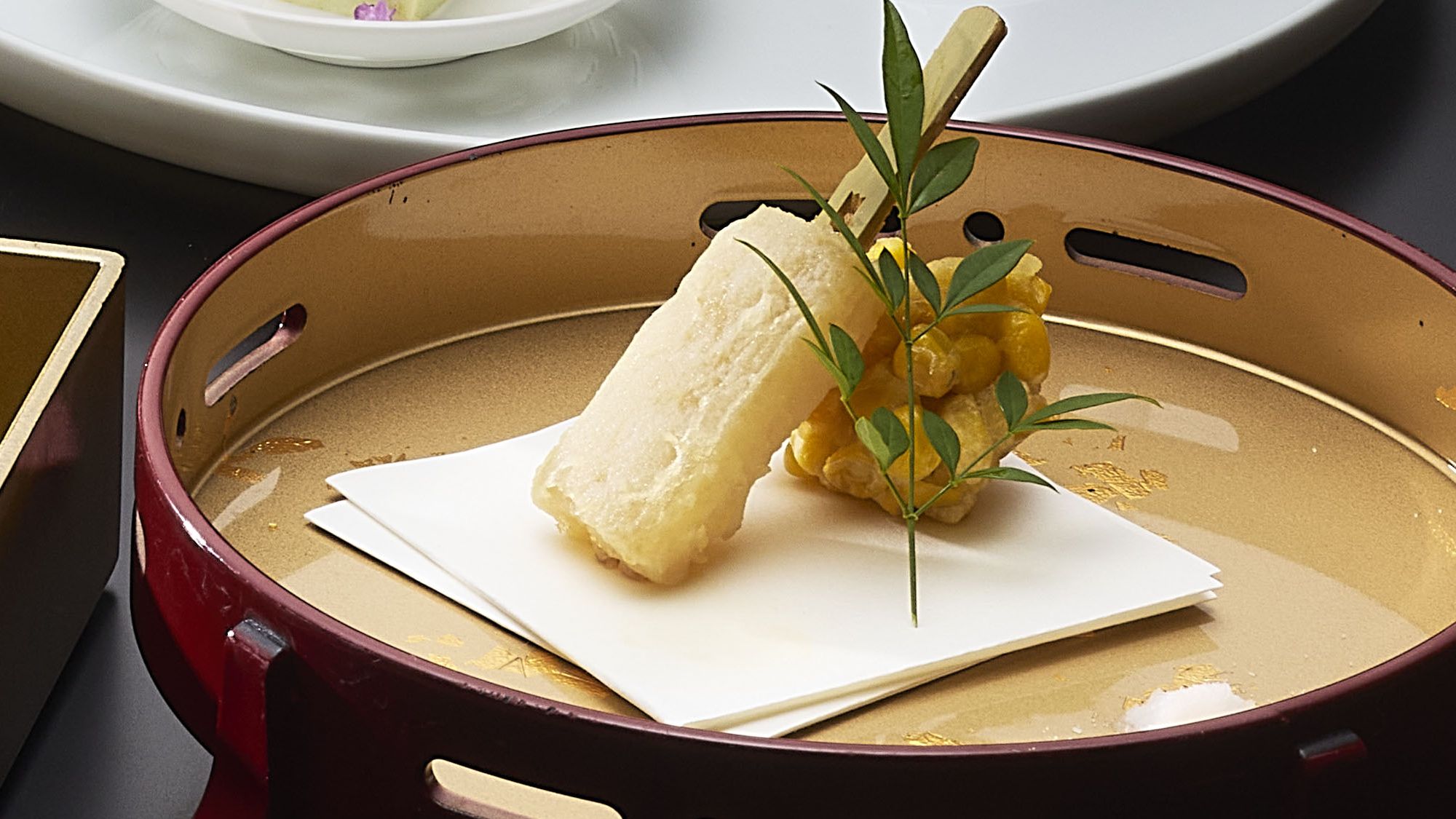 【ご夕食】熊野絢爛割烹-白龍-／揚物＜玉蜀黍と大根の天婦羅＞
