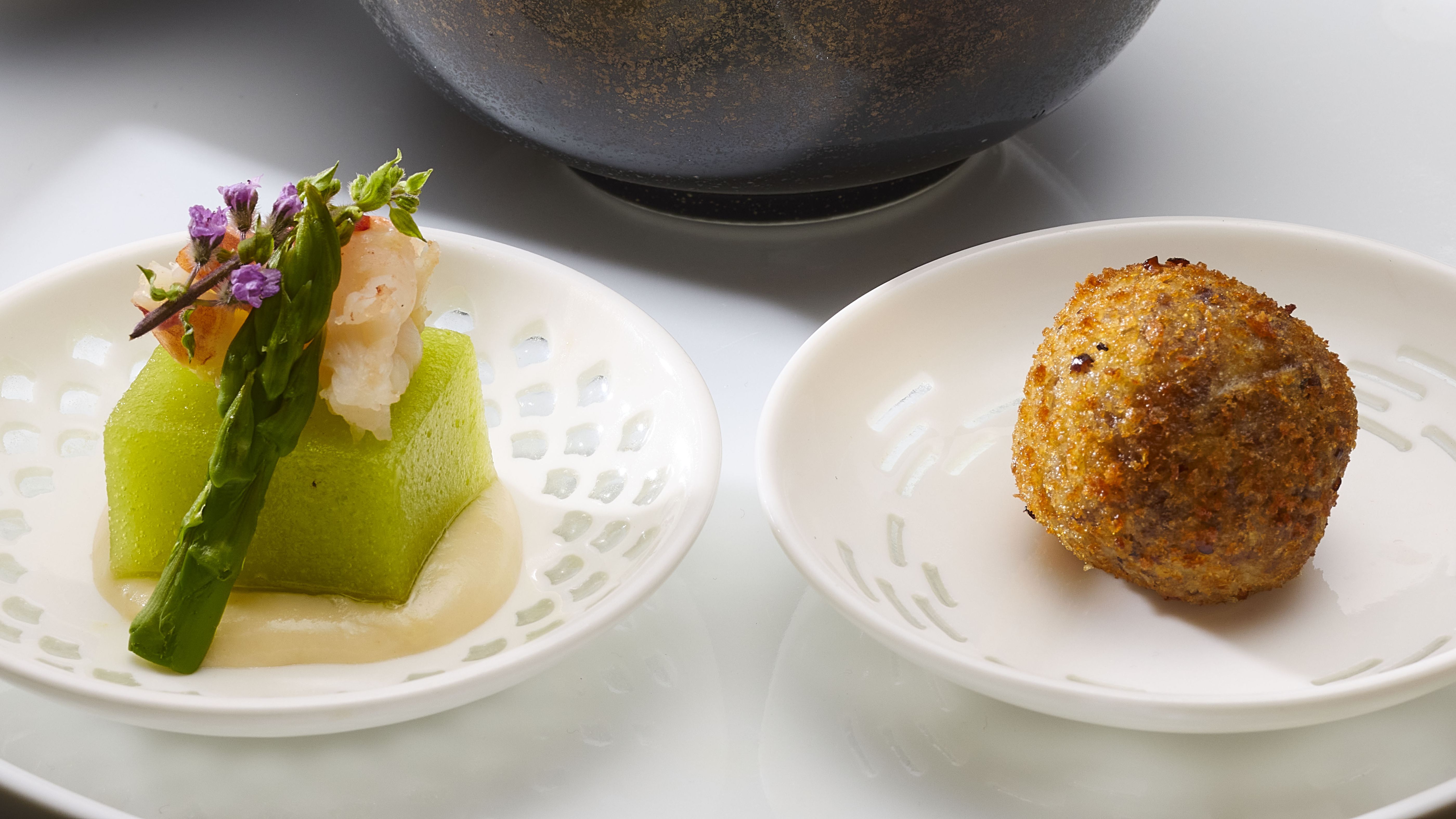【ご夕食】熊野絢爛割烹-白龍-／前菜＜赤海老とアスパラ豆腐・松坂牛100％コロッケ＞