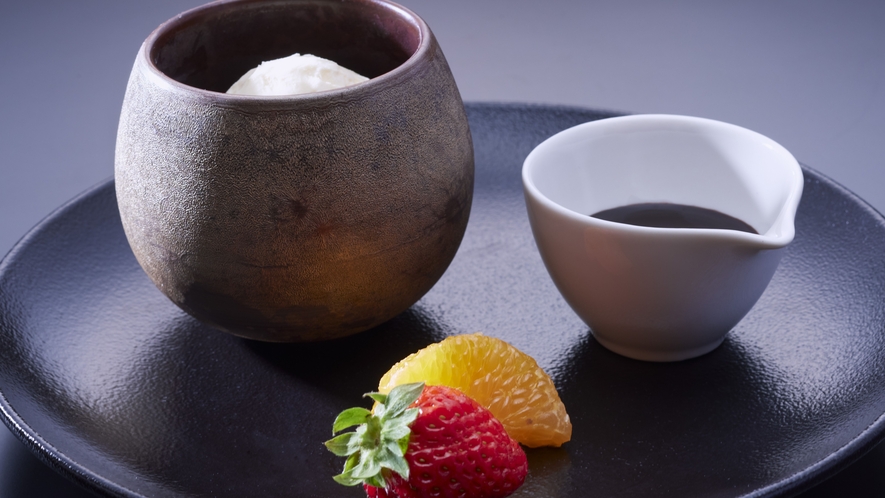 【ご夕食】熊野絢爛割烹-白龍-／大内山バニラアイスのチョコソース掛け