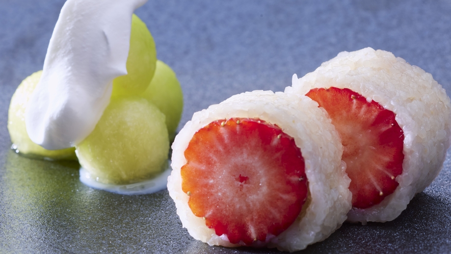 【ご夕食】熊野絢爛割烹-白龍 極 -／苺道明寺と甜瓜ボンボン