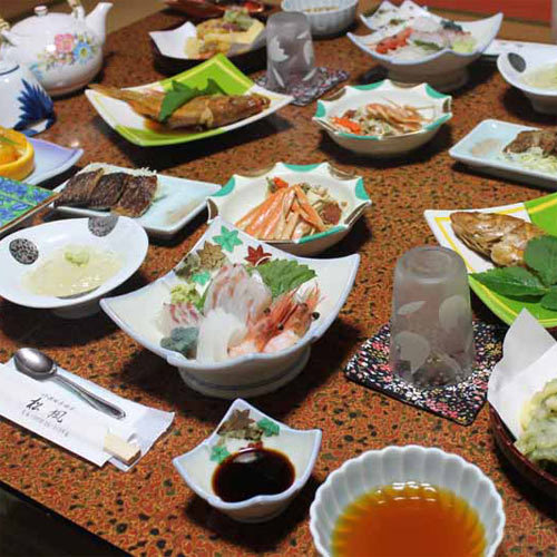 海の近い当館ならではの、日本海の新鮮な海の幸をご堪能ください。