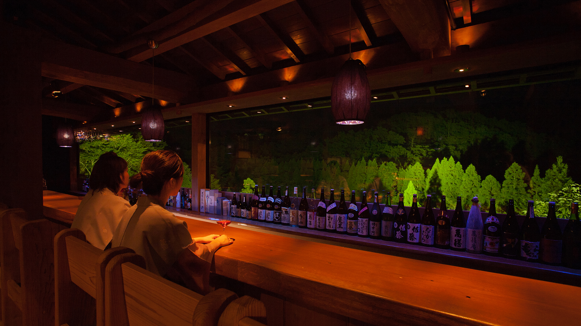 宿泊者専用のラウンジバー