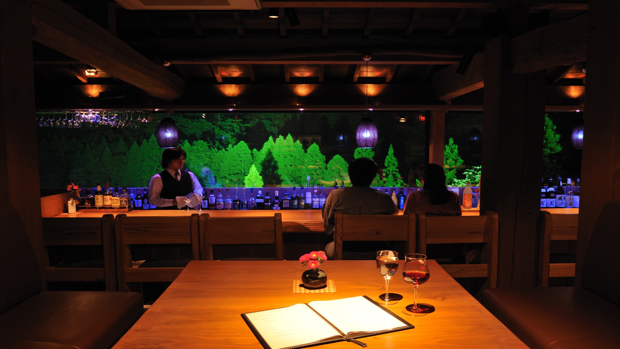 宿泊者専用のラウンジバー