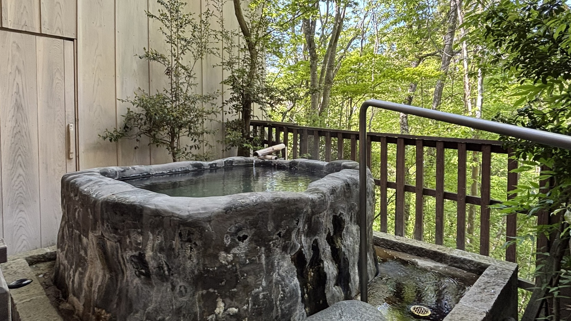 離れ客室【雪柳】和室+ベッドルーム　内湯＋露天風呂付