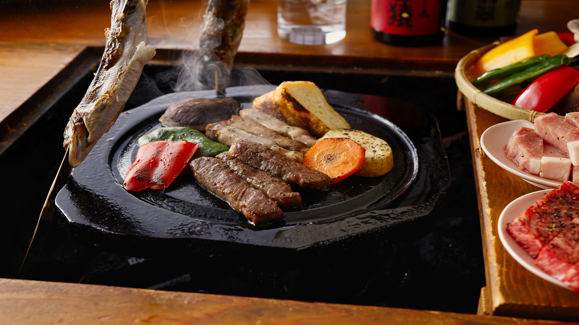 離れ客室　会席と溶岩焼きを合わせた囲炉裏料理