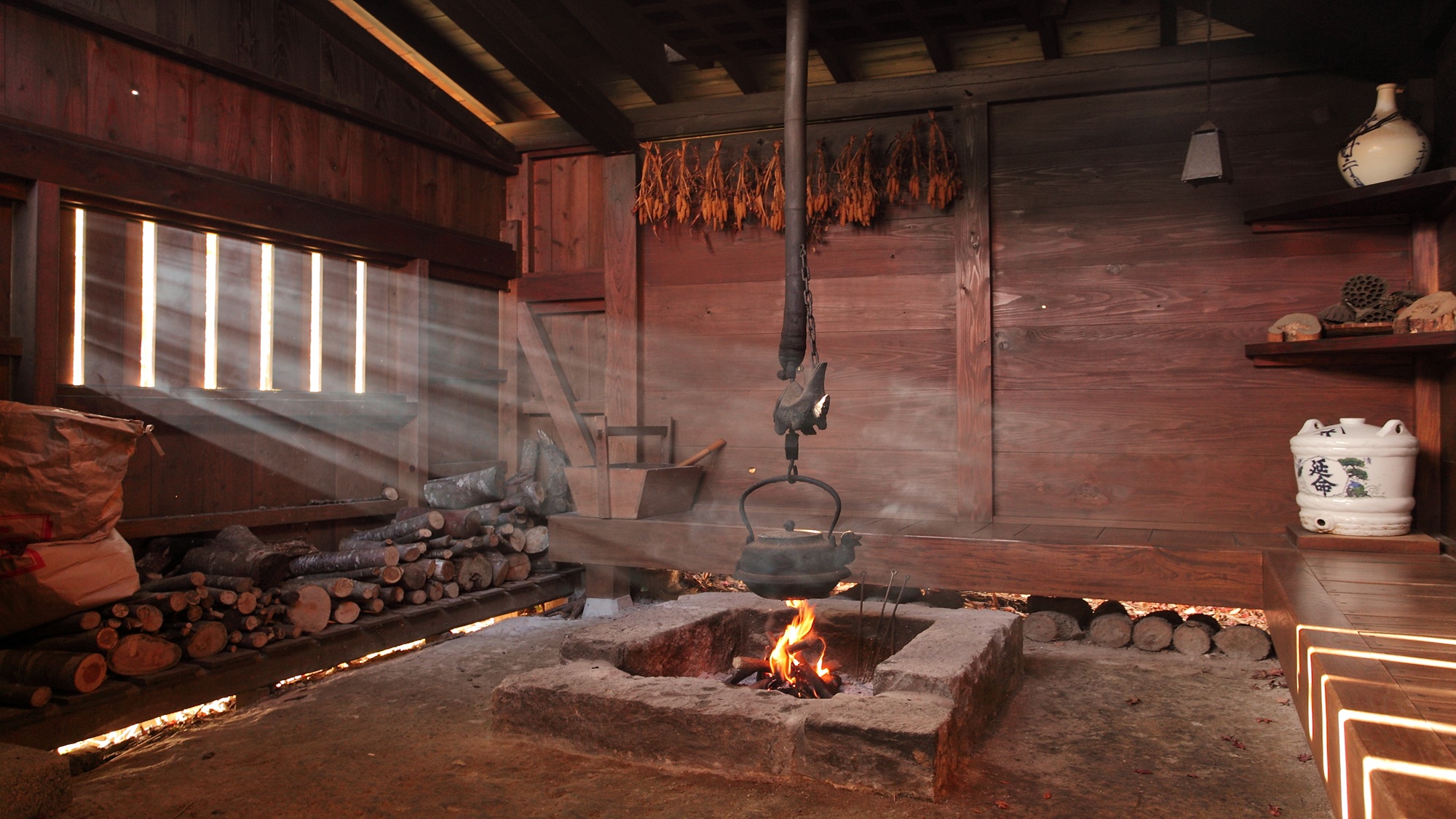 館内にある囲炉裏