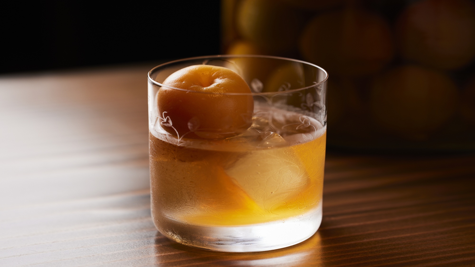 宿泊者専用のラウンジバー　自家製梅酒