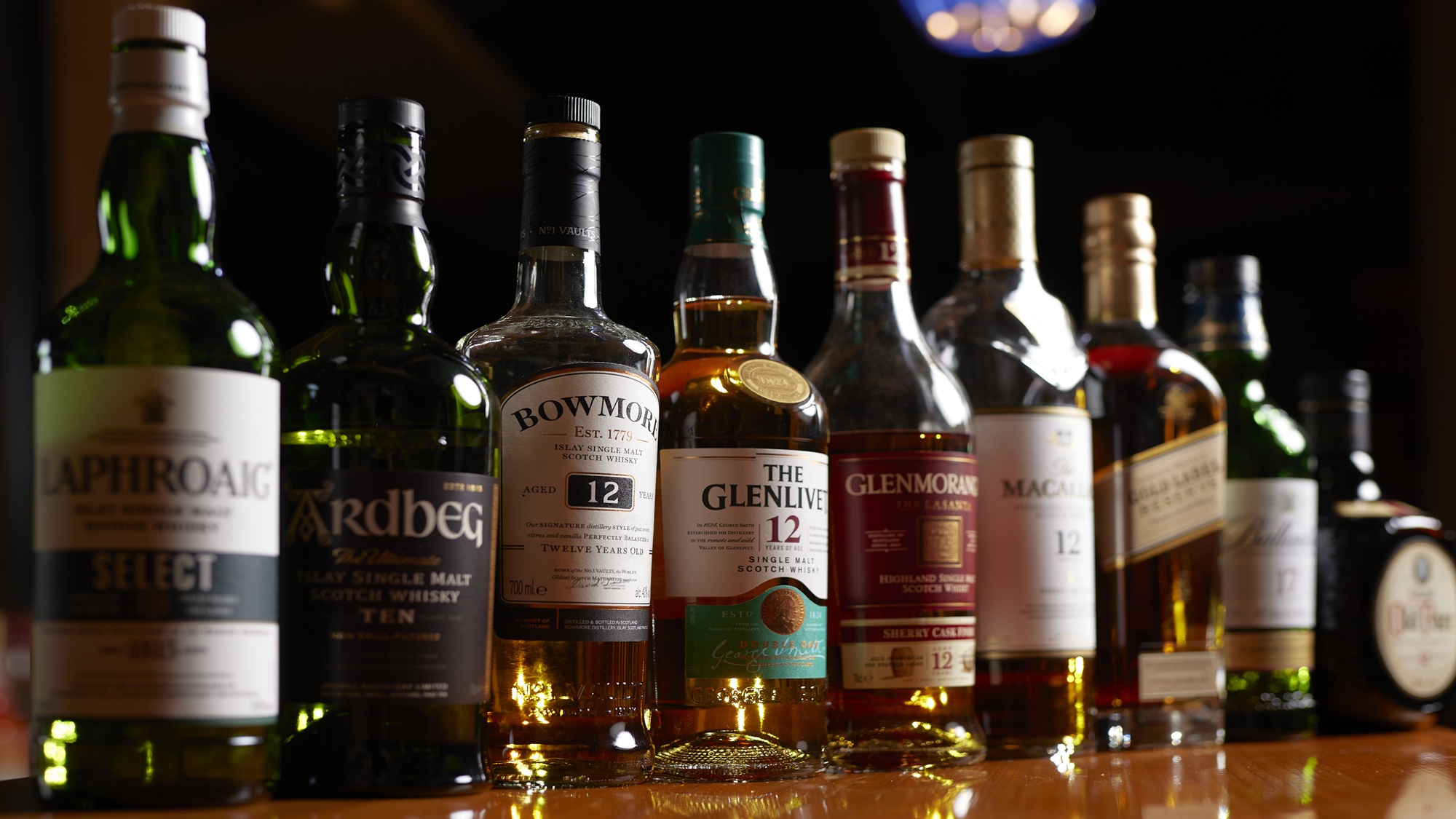 宿泊者専用のラウンジバー　ウイスキー