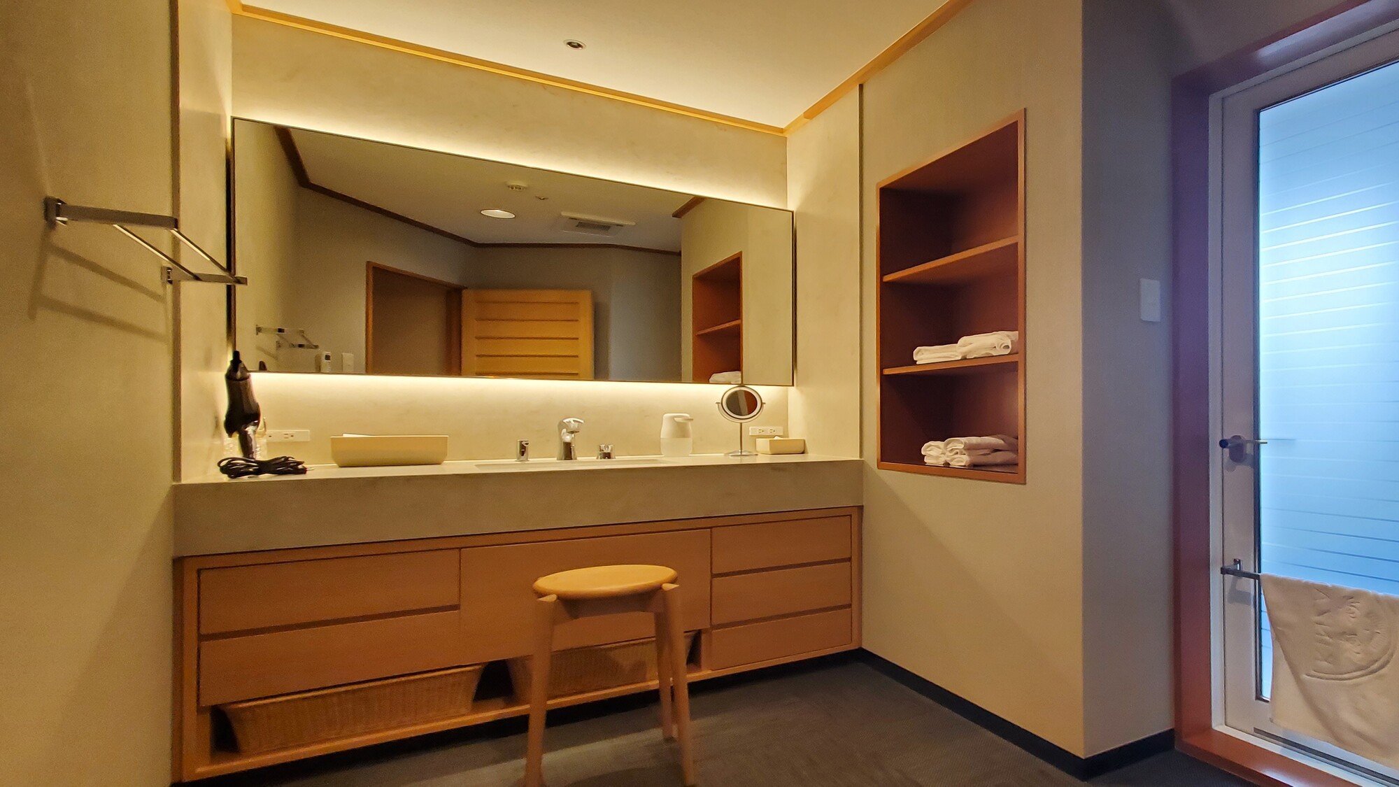 和洋室脱衣洗面室2000x1125