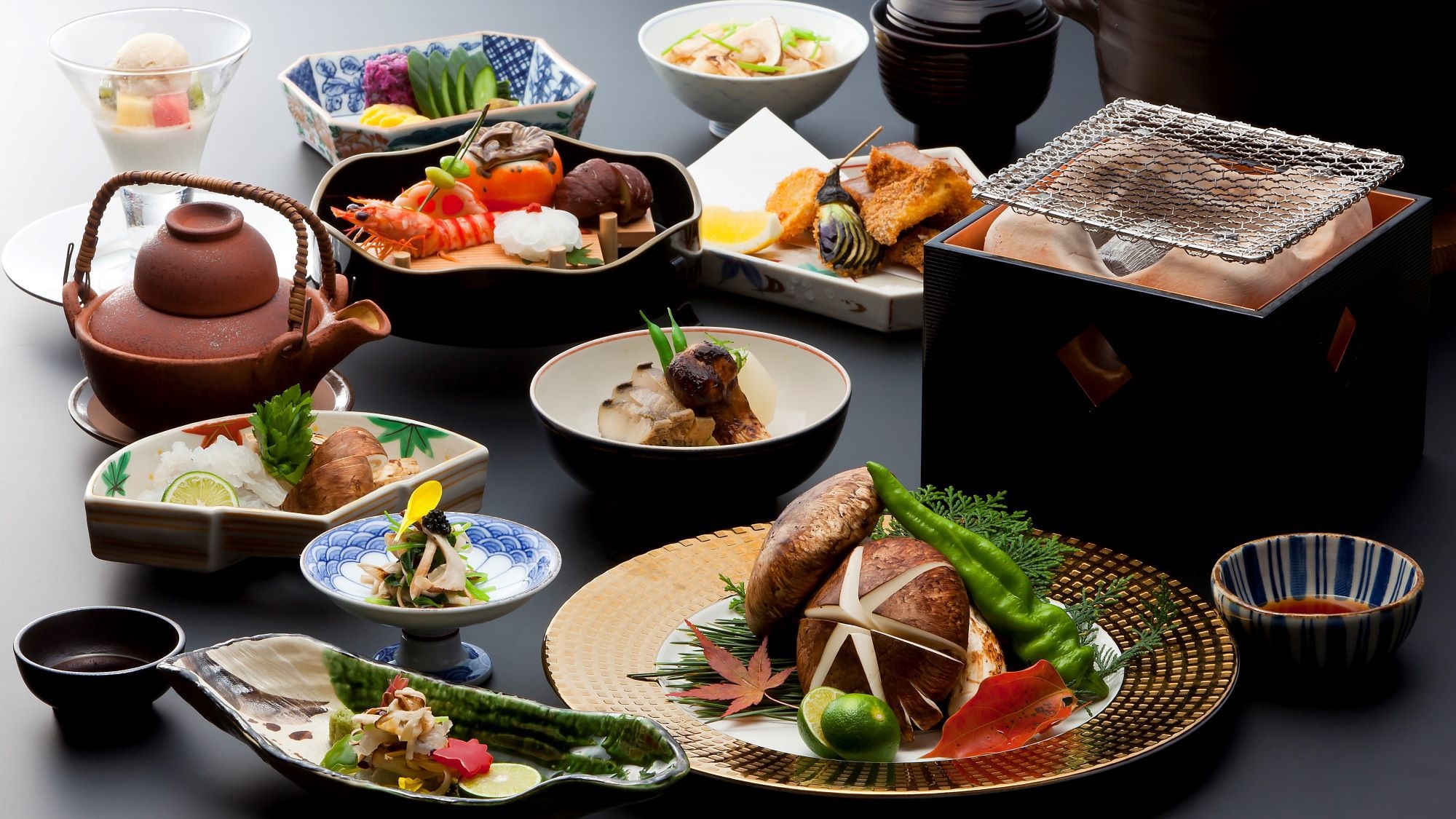 【お部屋食】「松茸懐石」〜秋の味覚“松茸”をすべてのお料理にさまざまな調理法で使用した献立です〜