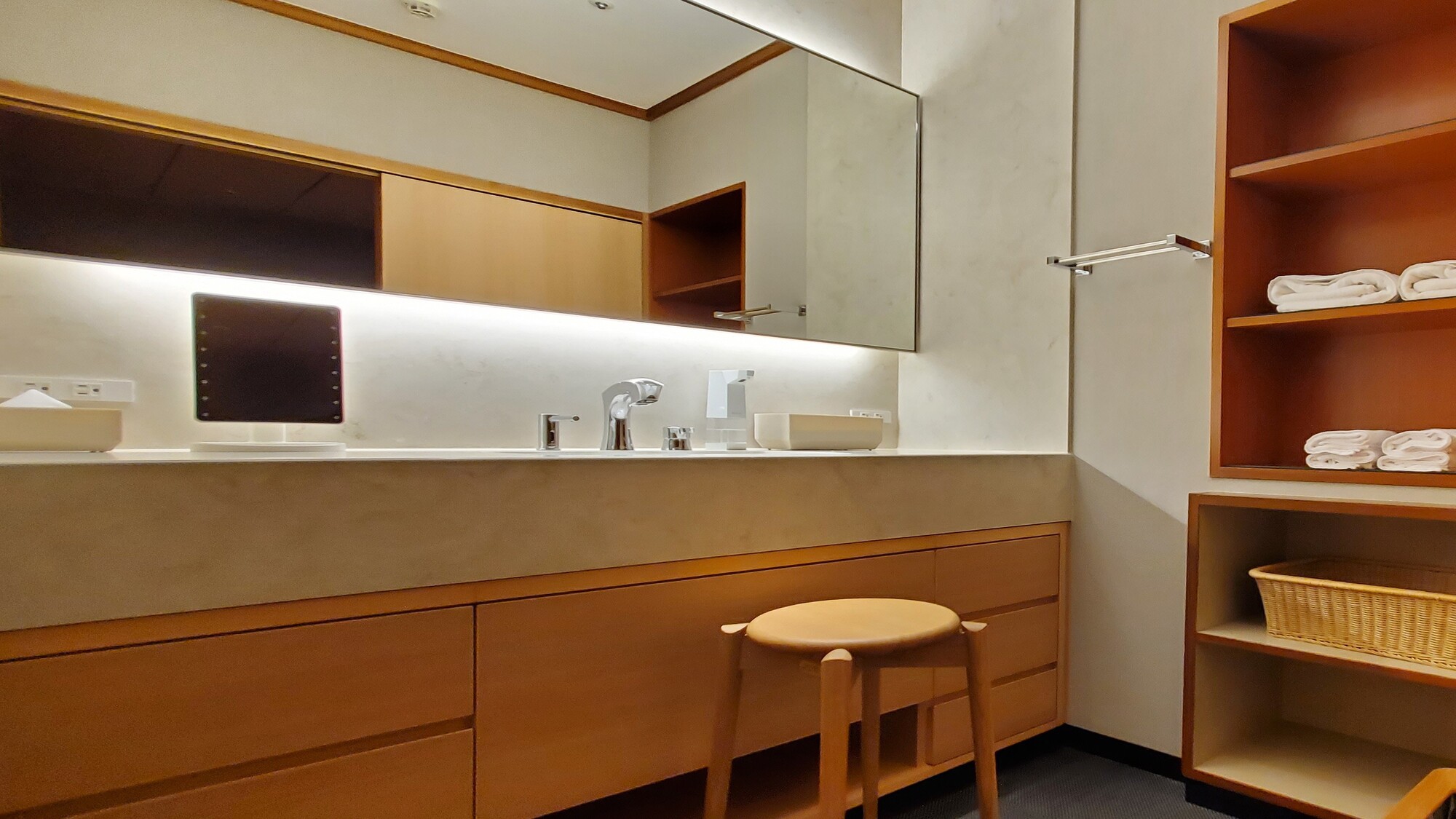 西館脱衣洗面室2000x1125