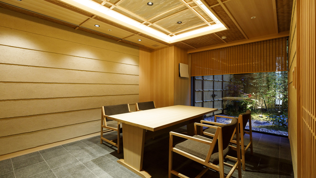 【料亭食】「山菜牛鍋懐石」〜黒毛和牛と春ならではの山菜をあっさりした出汁と山椒で味わう大人の旬鍋〜