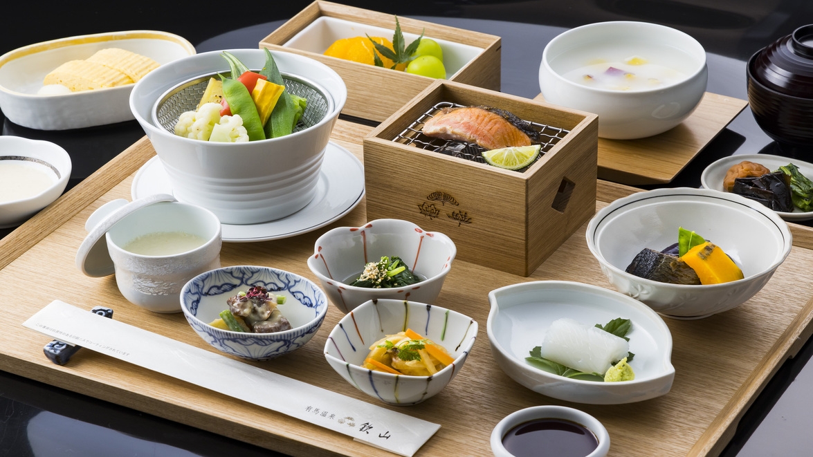 【夏季限定エステ付・部屋食】人気料理プラン「豪華食材の饗宴」にエステ2名様分を無料でご用意！